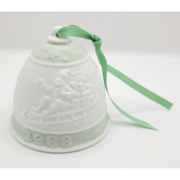 Lladro 1988 Porcelain Christmas Bell With Santa & Reindeer Motif White & Green - Picture 1 of 8